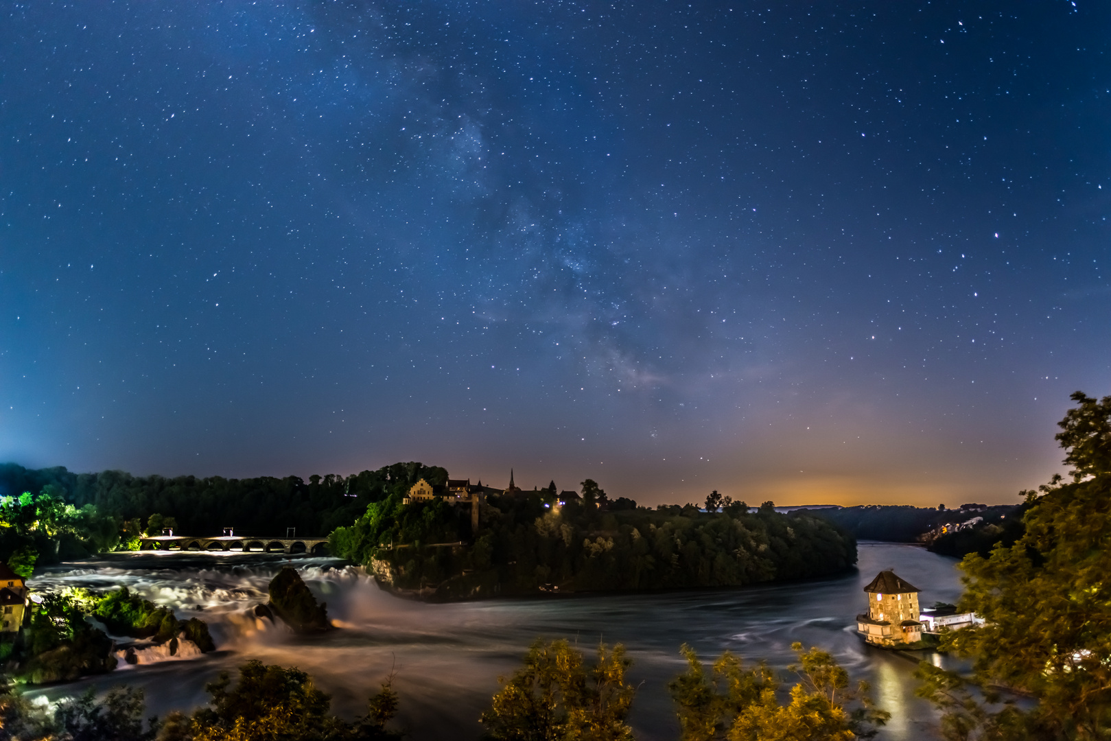 Rheinfall bei Nacht