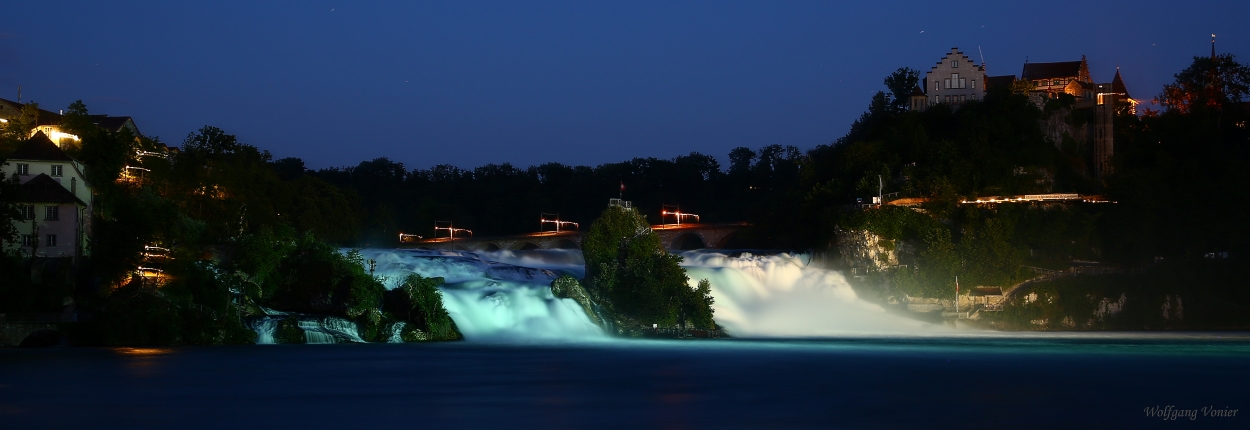 Rheinfall bei Nacht