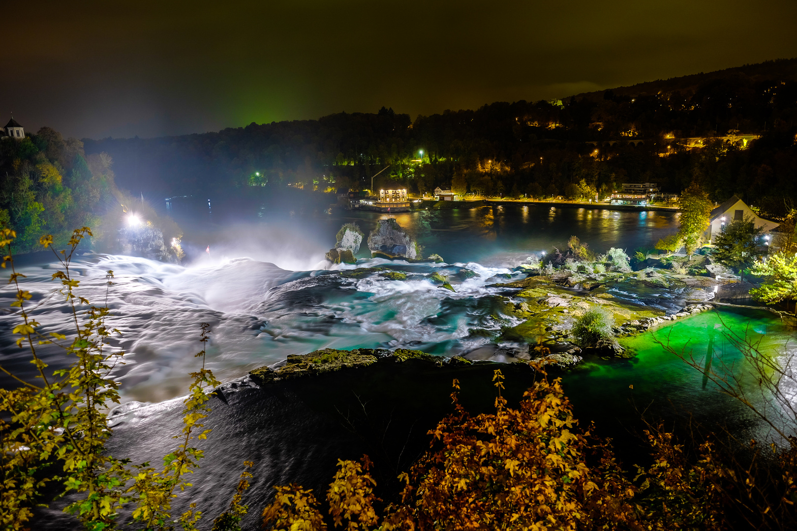 Rheinfall bei Schaffhausen bei Nacht, Oberhalb