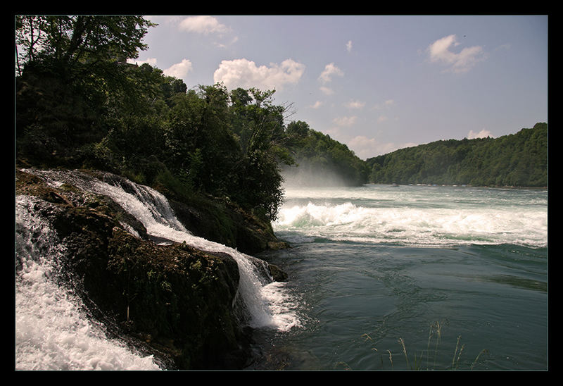 Rheinfall einmal von der Seite betrachtet...