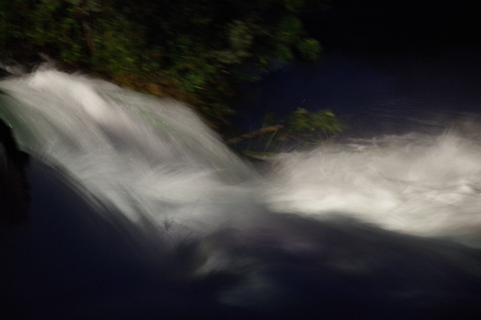 Rheinfall im Dunkeln 