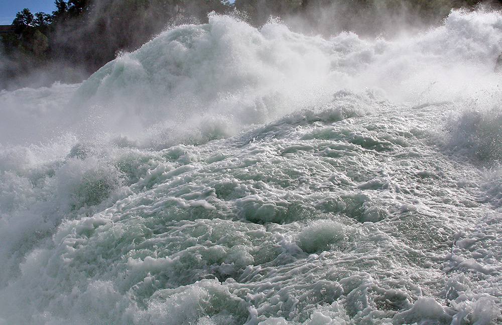 Rheinfall in Schaffhausen im Schweizer Norden gerstern Morgen