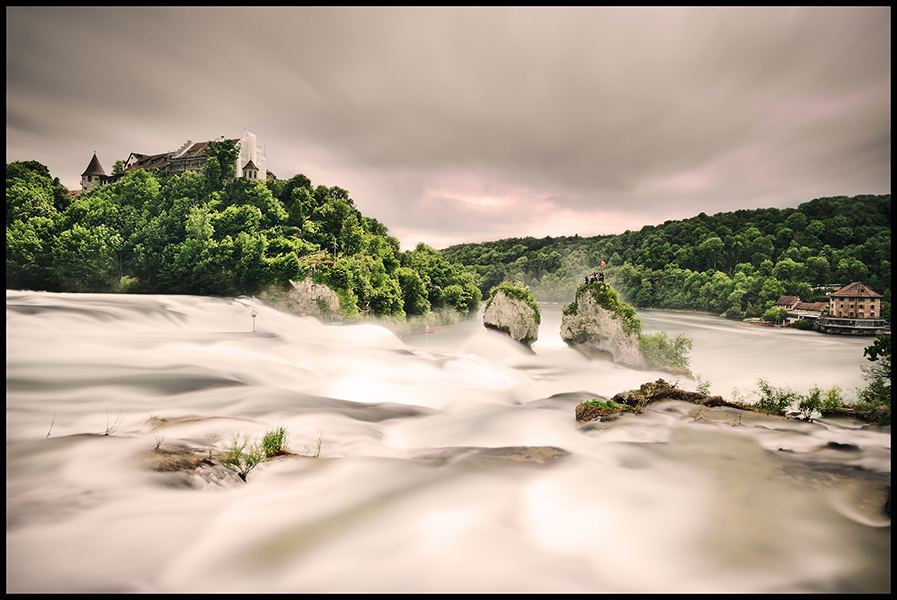 Rheinfall in Schaffhausen während Gewitter