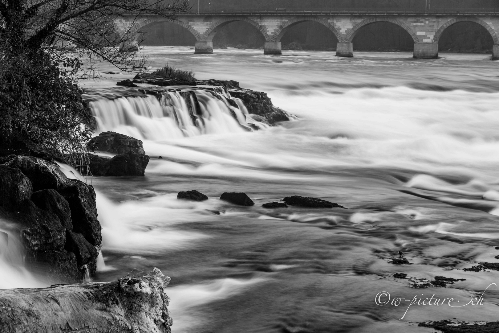 Rheinfall mit Graufilter