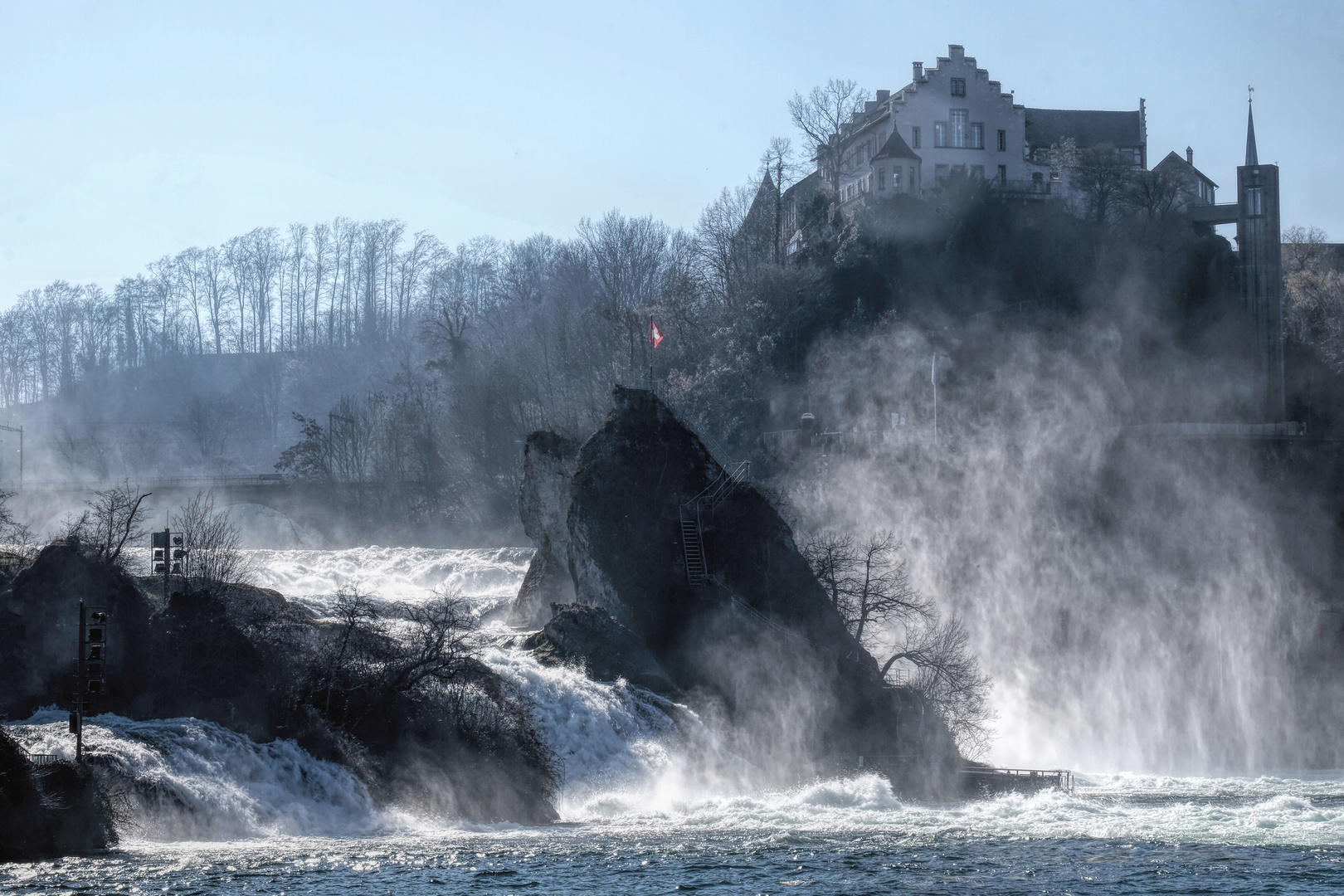 Rheinfall mit Schloß Laufen