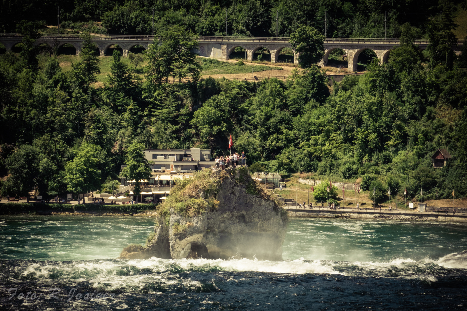 Rheinfall Mittelfelsen             