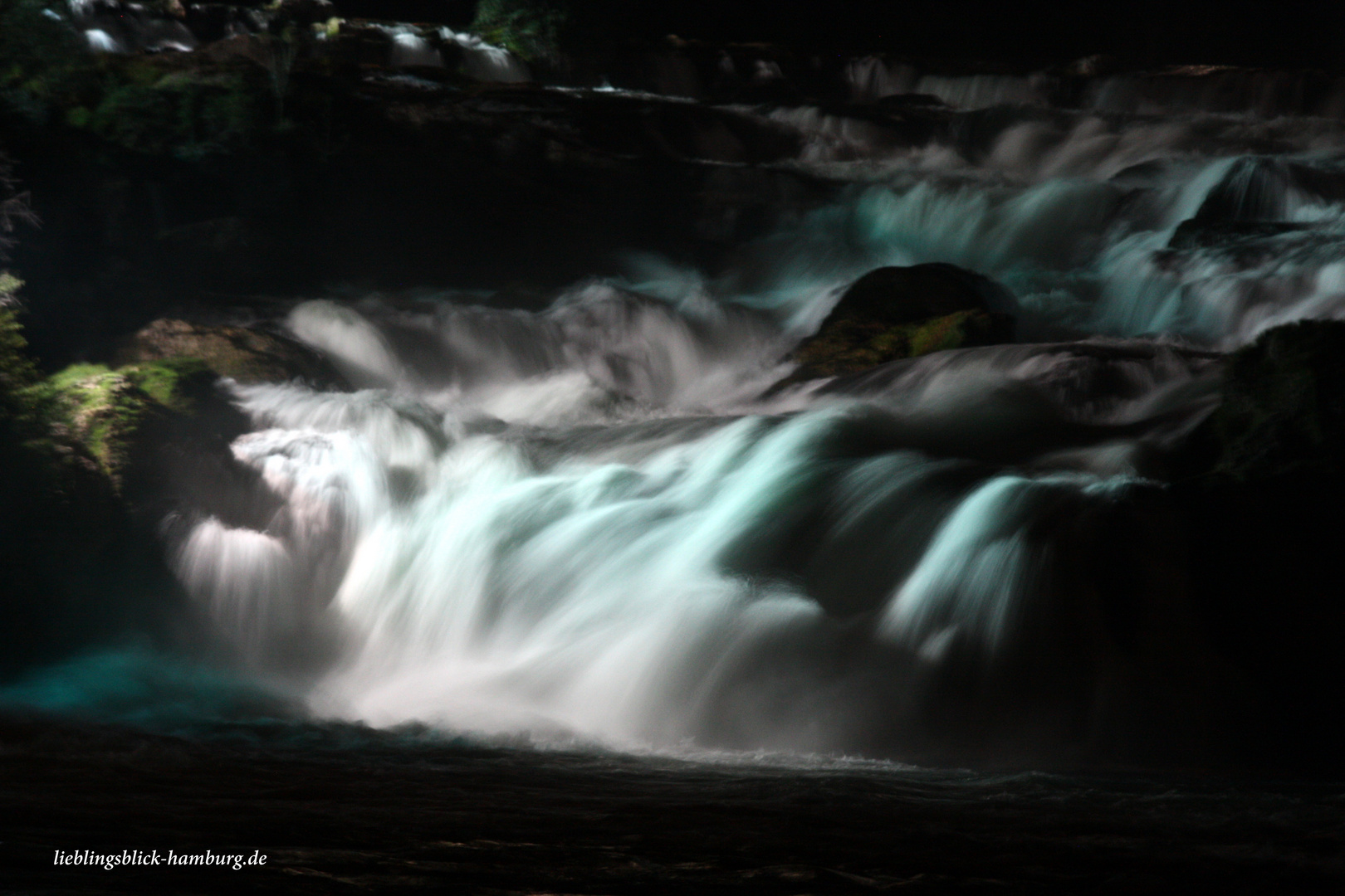 Rheinfall von Schaffhausen bei Nacht