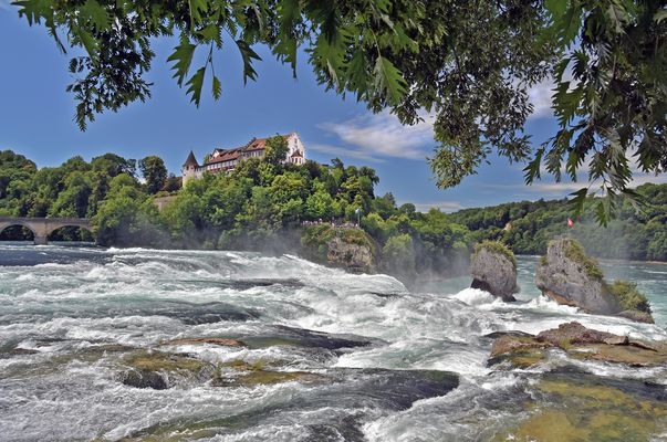 Rheinfall von Schaffhausen und Schloß Laufen....