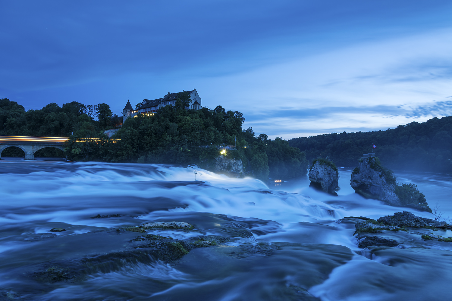 Rheinfall zur blauen Stunde