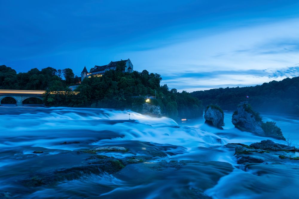 Rheinfall zur blauen Stunde