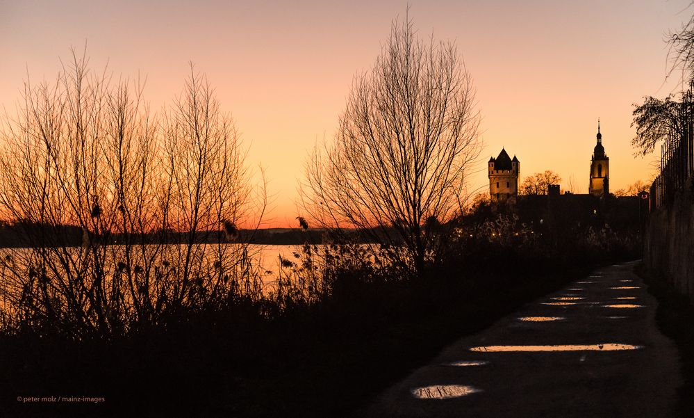 Rheingau - Abendhimmel über dem Rhein bei Eltville