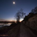 Rheingau - Abendstimmung am Rheinufer Leinpfad bei Eltville 