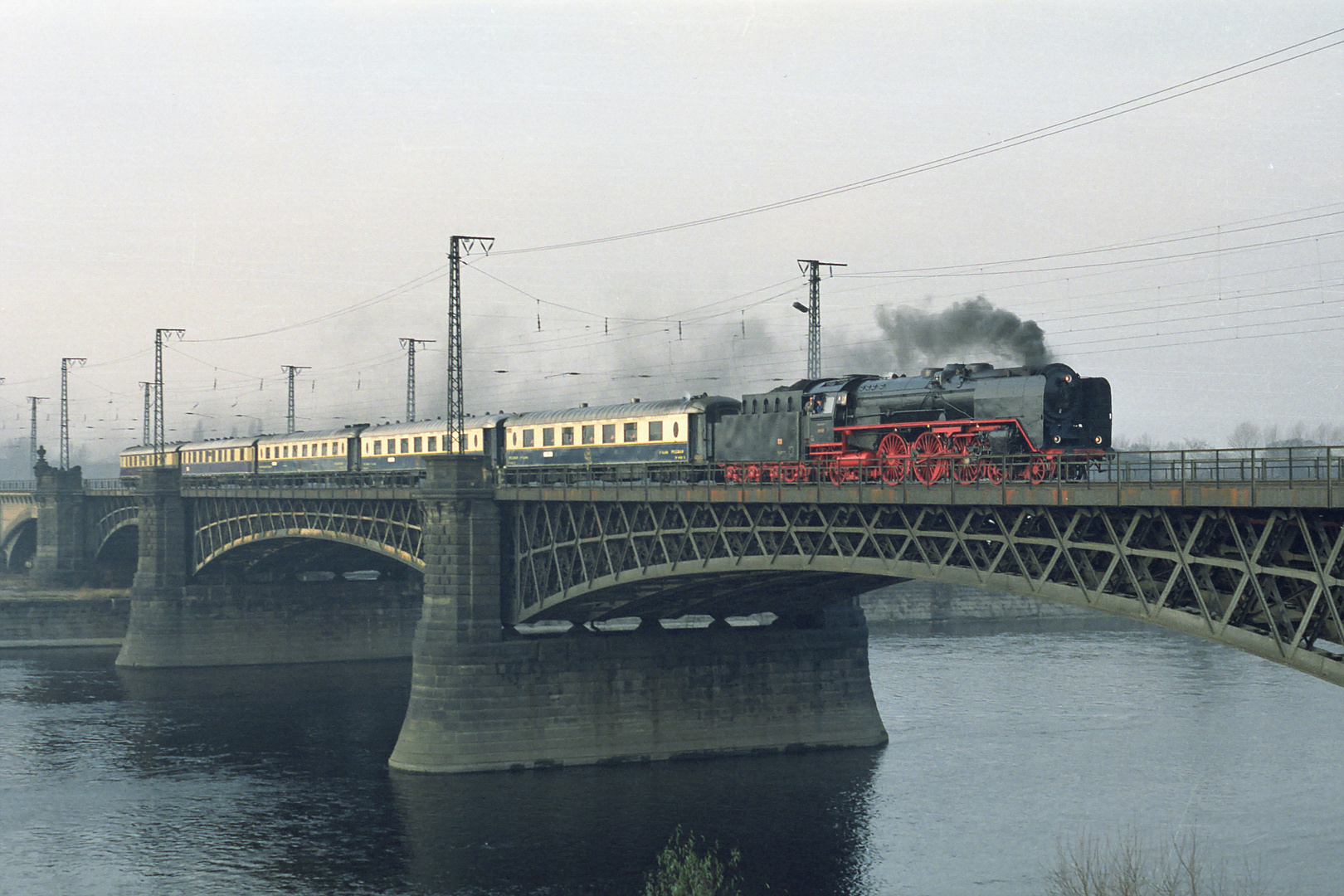 Rheingold über der Elbe