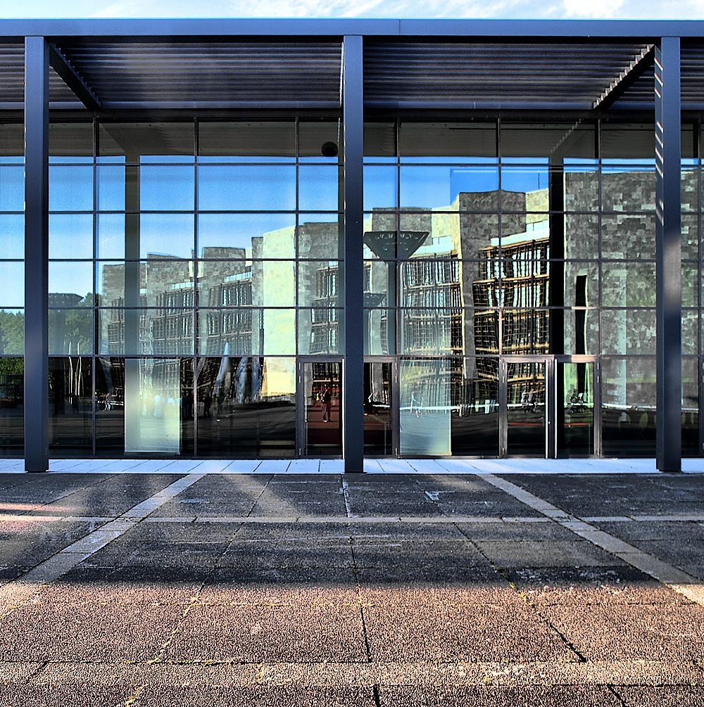 Rheingoldhalle und Rathaus in Mainz