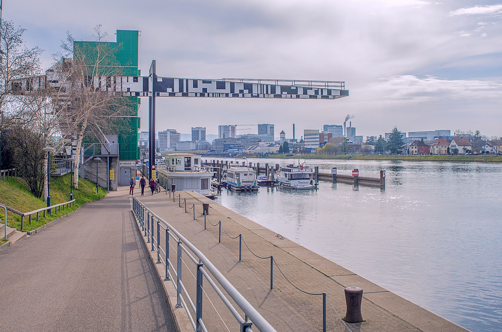 Rheinhafen bei Basel