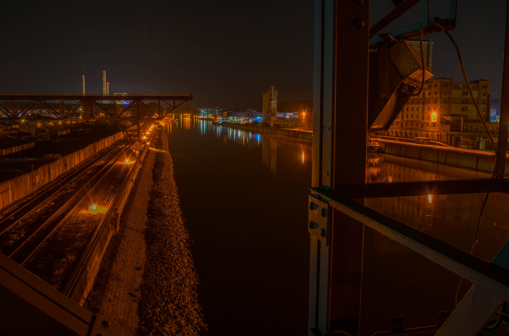 Rheinhafen bei Nacht