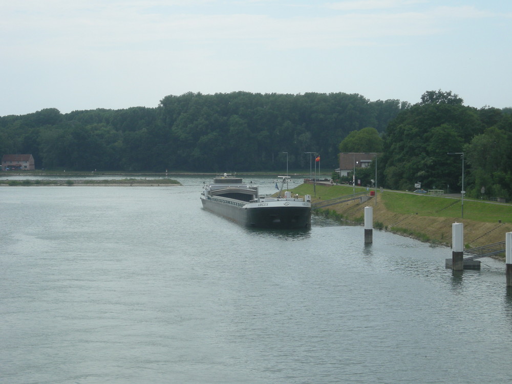 Rheinhafen-Eingang