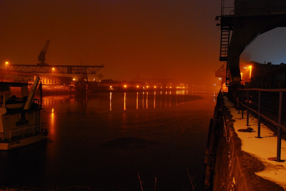 Rheinhafen heute Nacht