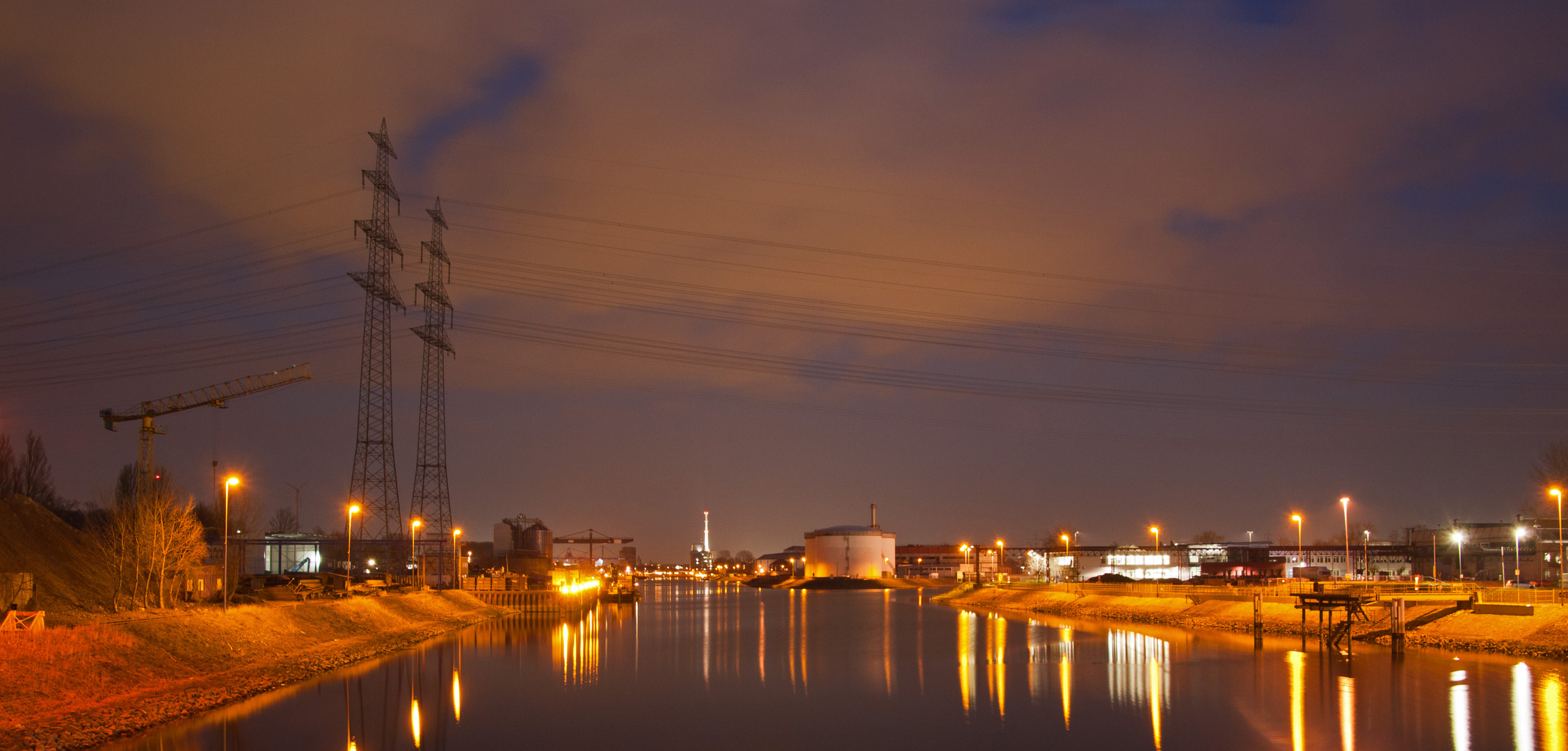 Rheinhafen Karlsruhe bei Nacht