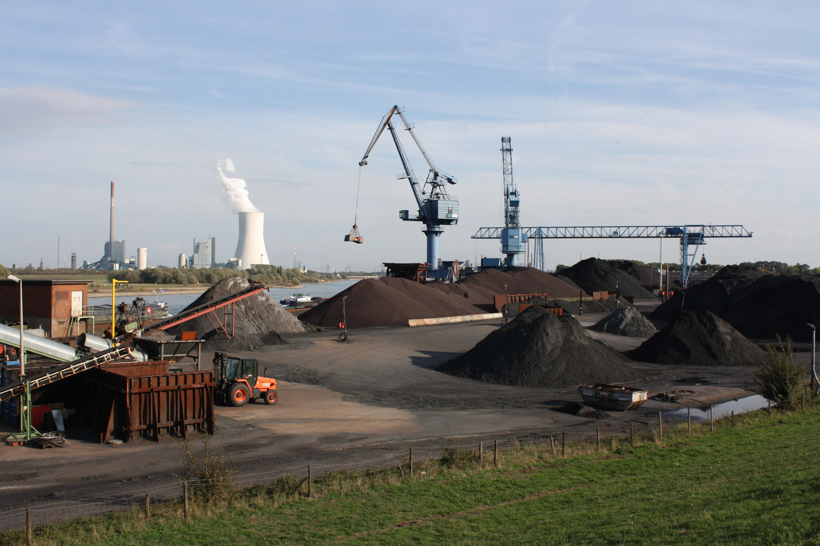 Rheinhafen Orsoy und Kraftwerk Walsum