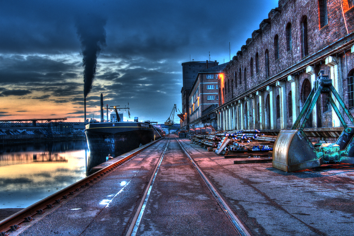 Rheinhafen Surreal