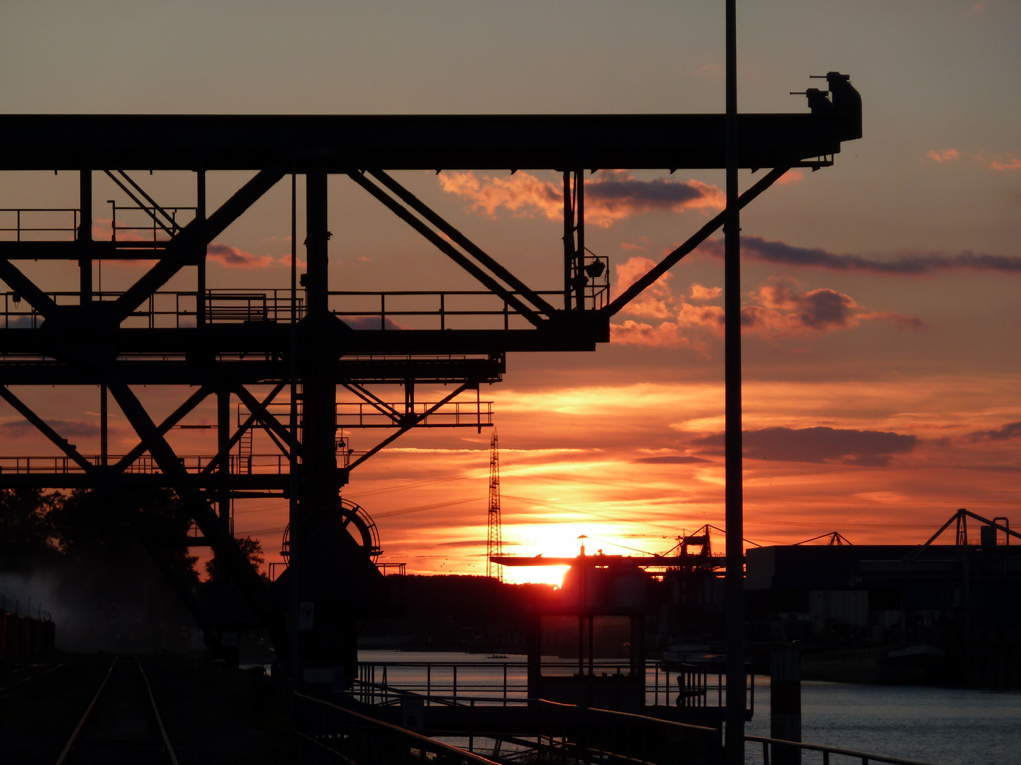 rheinhanfen karlsruhe , sonnenuntergang