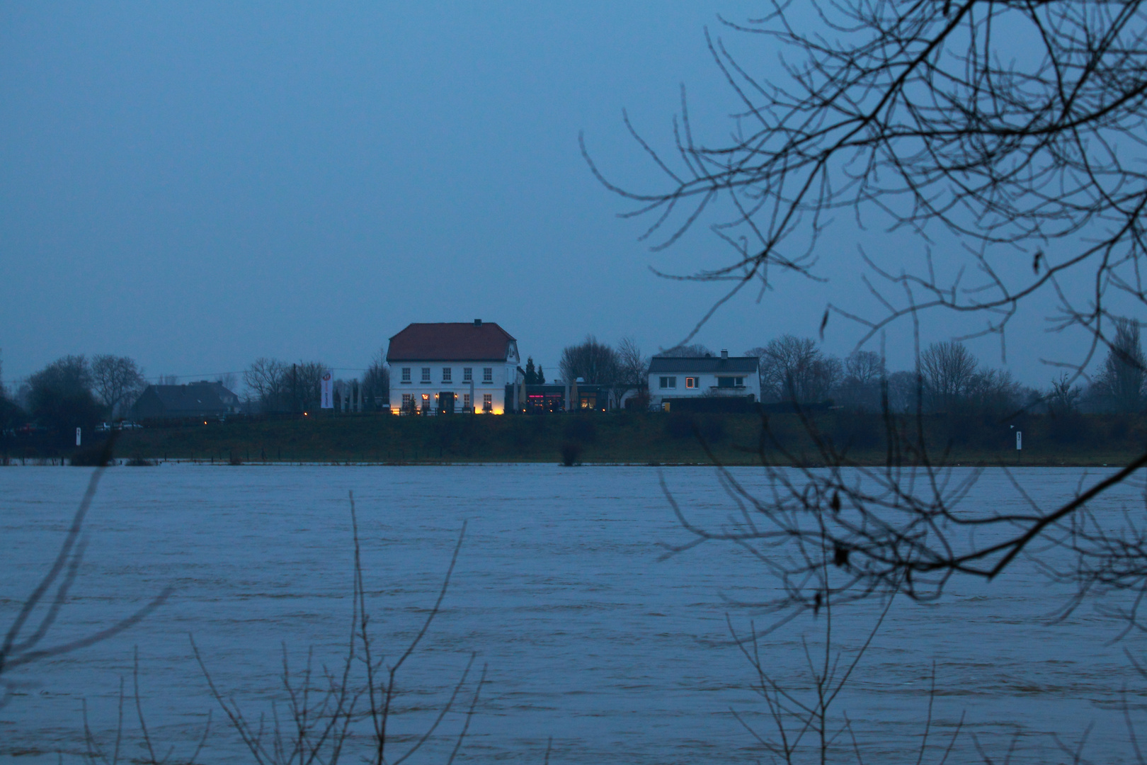 Rheinhochwasser bei Wesel / Ndrh.