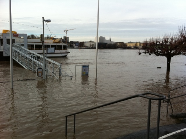 Rheinhochwasser in Bonn - Beuel Januar 2011