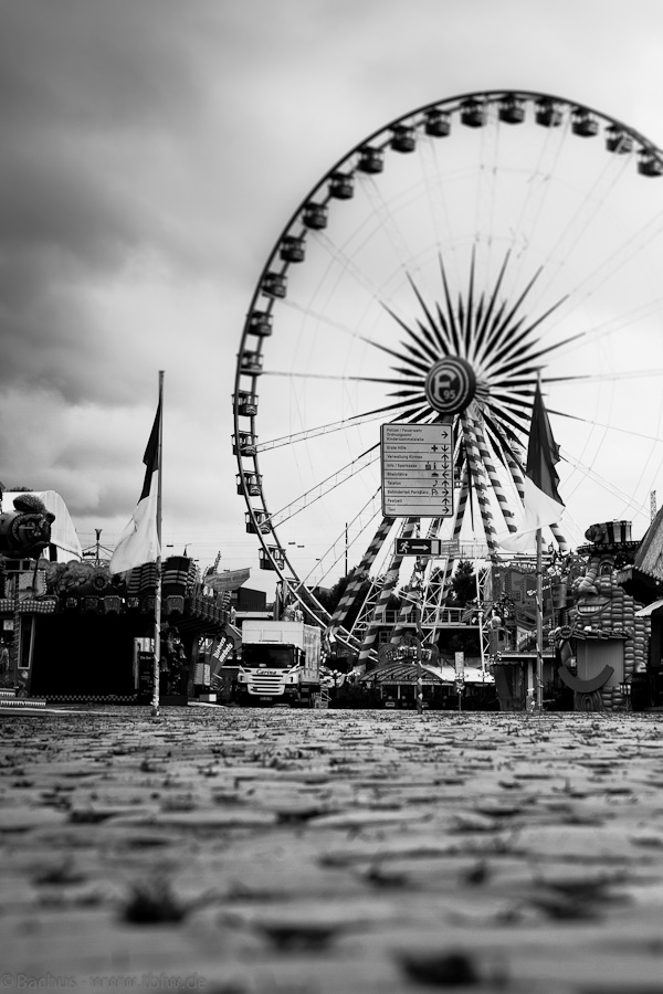 Rheinkirmes - 7 Uhr am Morgen