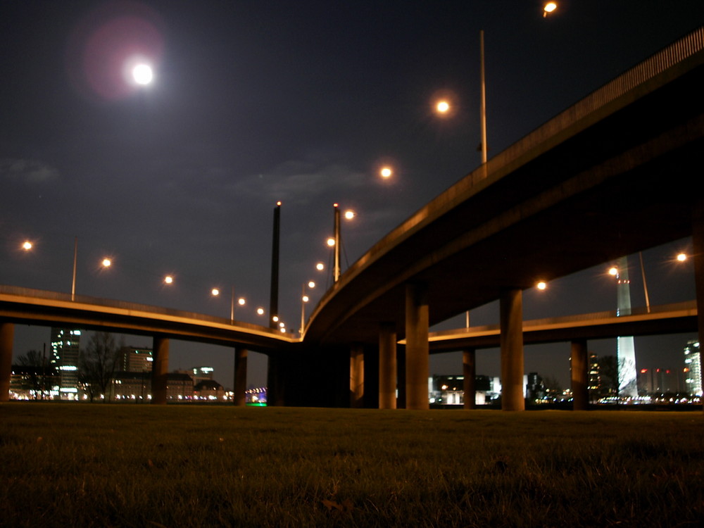 Rheinkniebrücke