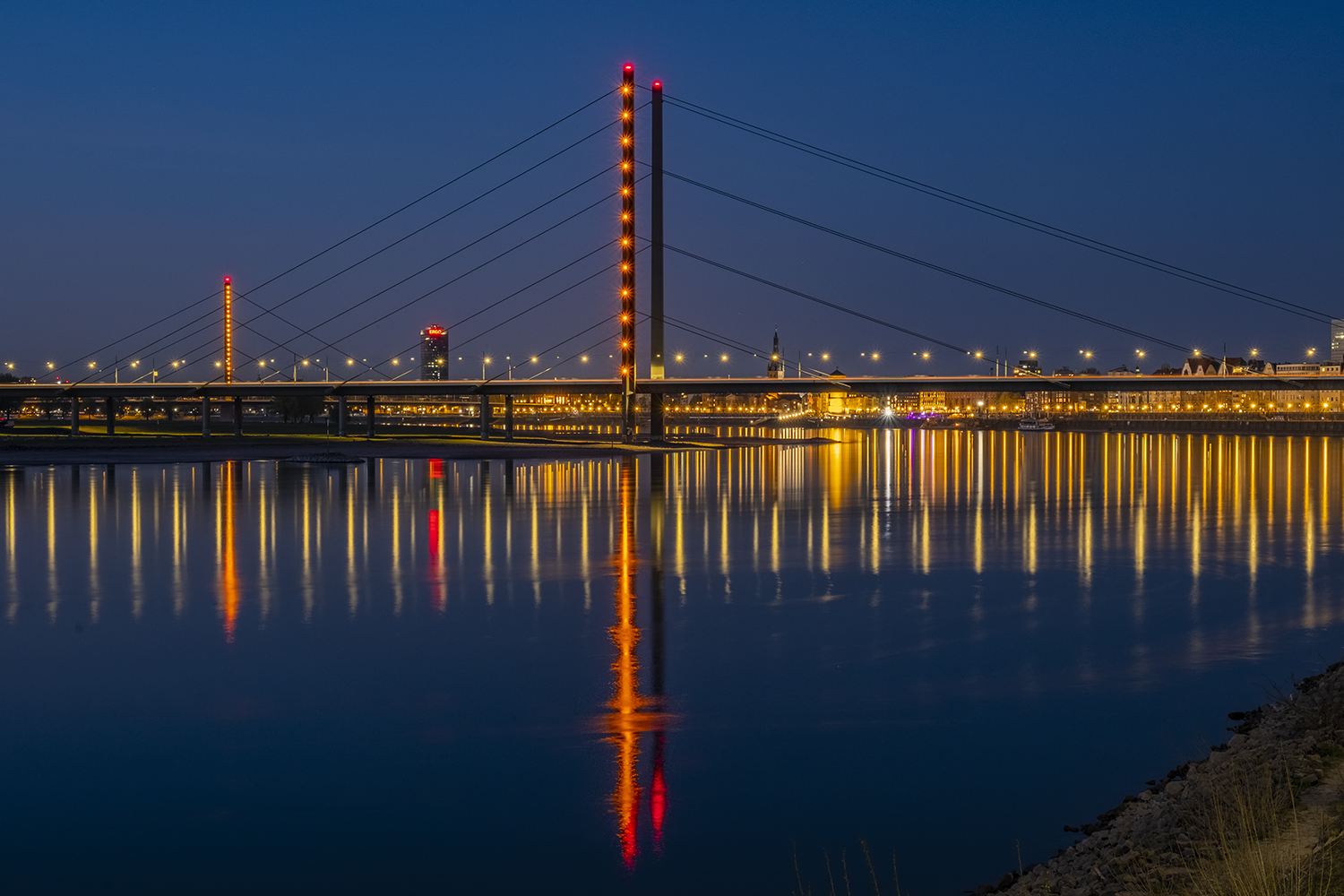 Rheinkniebrücke