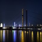 Rheinkniebrücke bei Nacht