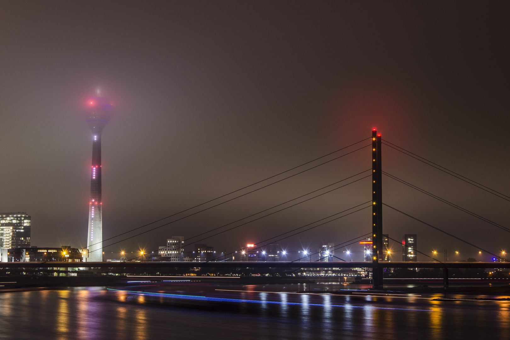 Rheinkniebrücke by night