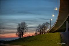 Rheinkniebrücke  der Landeshaupstadt Düsseldorf ...