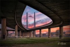 Rheinkniebrücke der Landeshaupstadt Düsseldorf 