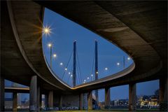 Rheinkniebrücke  der Landeshaupstadt Düsseldorf ...