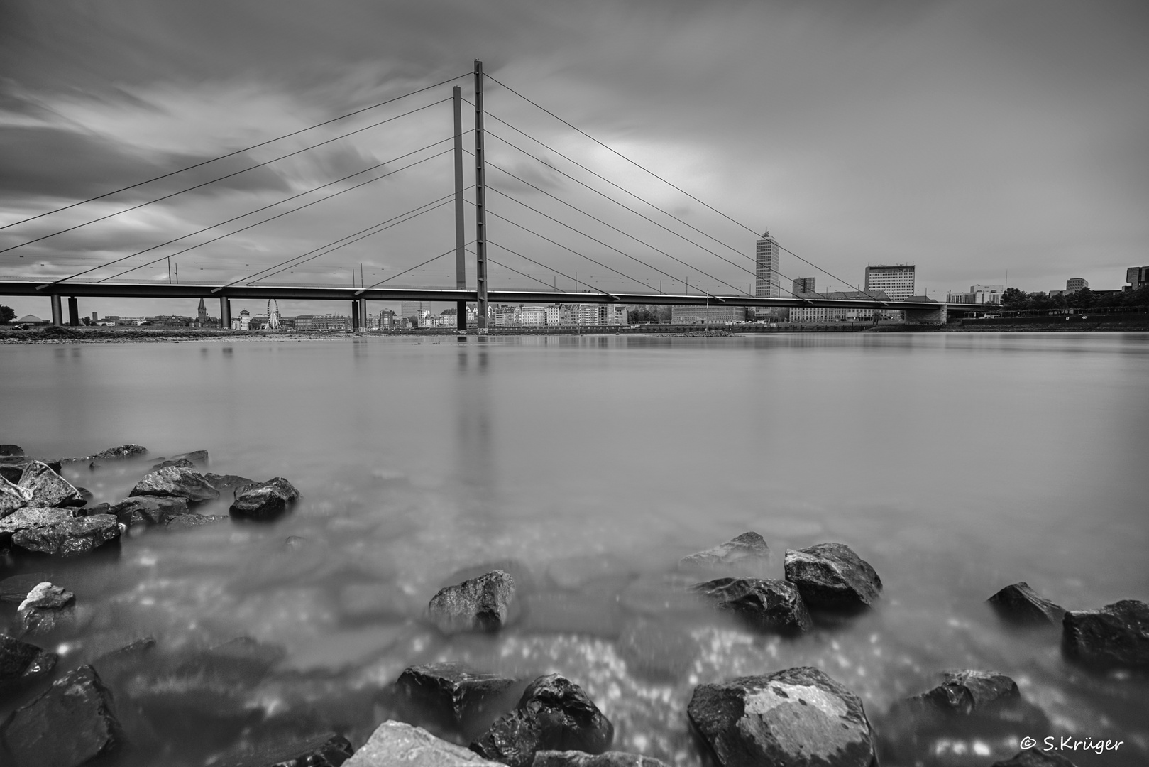 Rheinkniebrücke Düsseldorf