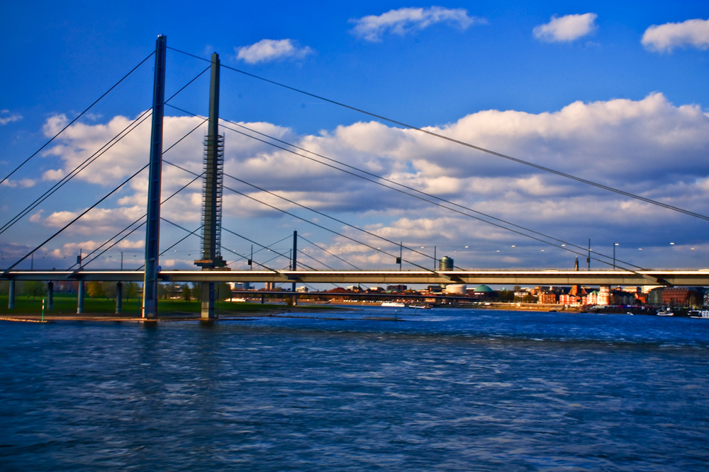 Rheinkniebrücke Düsseldorf