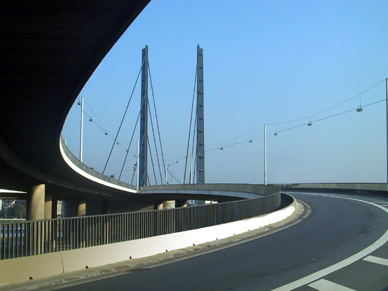 Rheinkniebrücke Düsseldorf