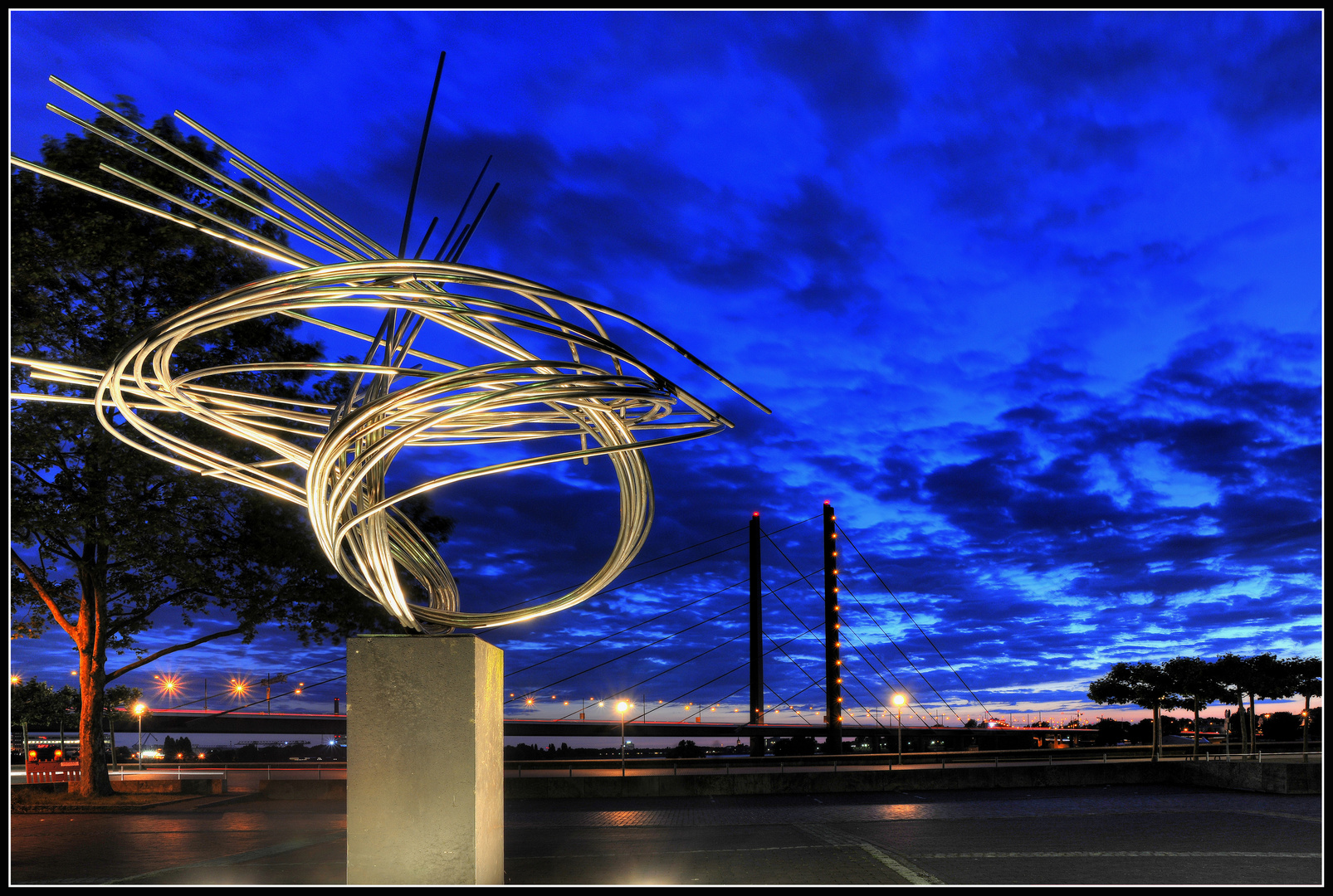 Rheinkniebrücke Düsseldorf