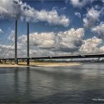 Rheinkniebrücke Düsseldorf ....