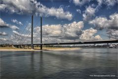 Rheinkniebrücke Düsseldorf ....