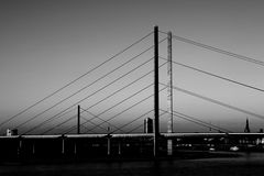 Rheinkniebrücke / Düsseldorf