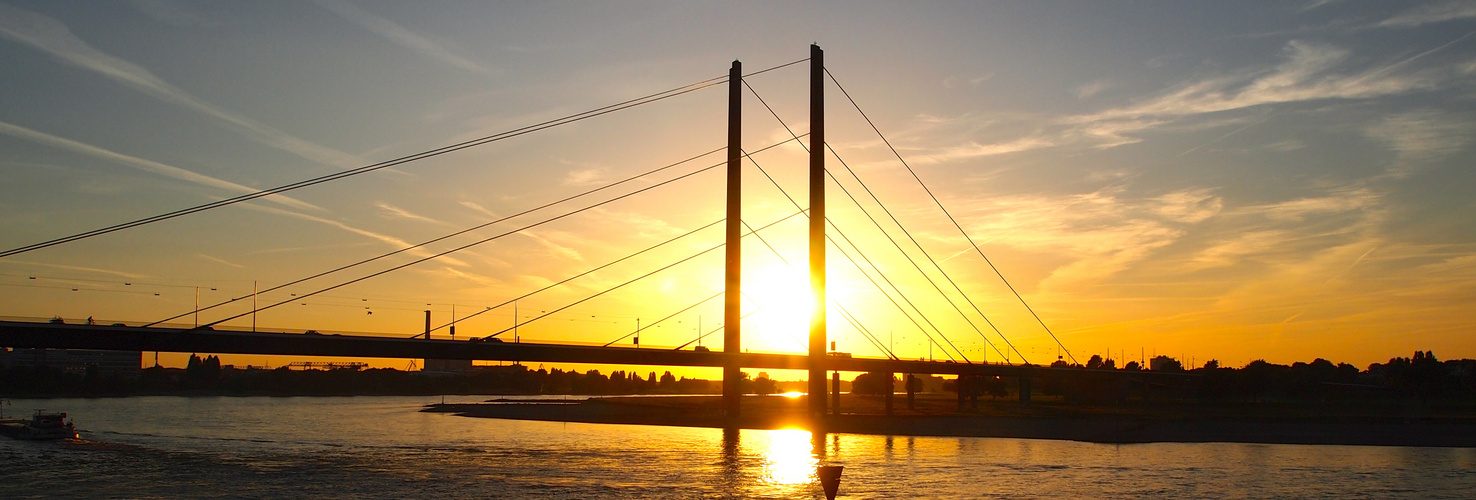 rheinkniebrücke düsseldorf