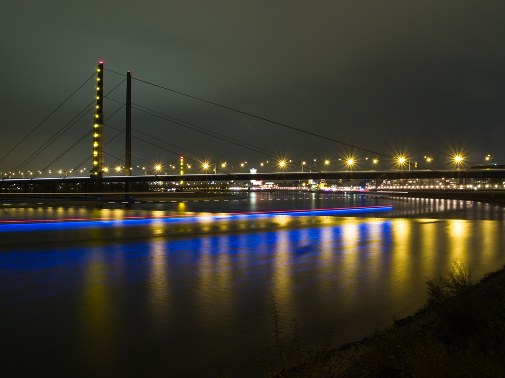 Rheinkniebrücke Düsseldorf