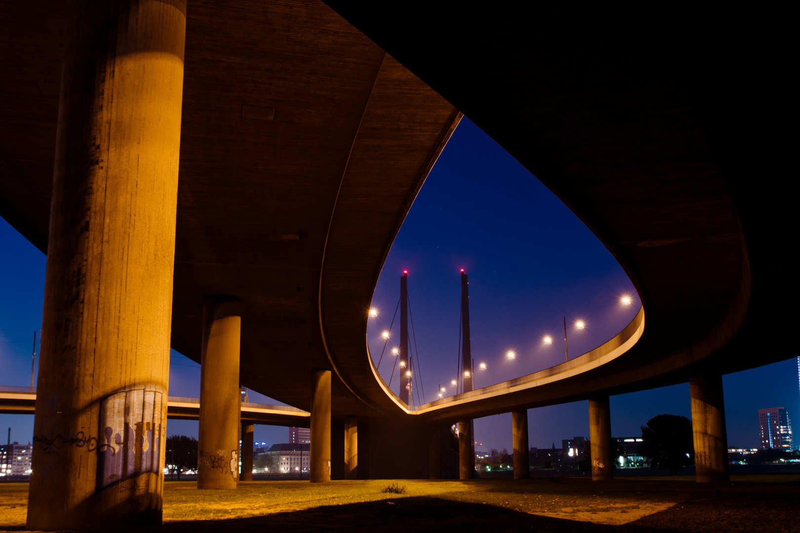 Rheinkniebrücke Düsseldorf