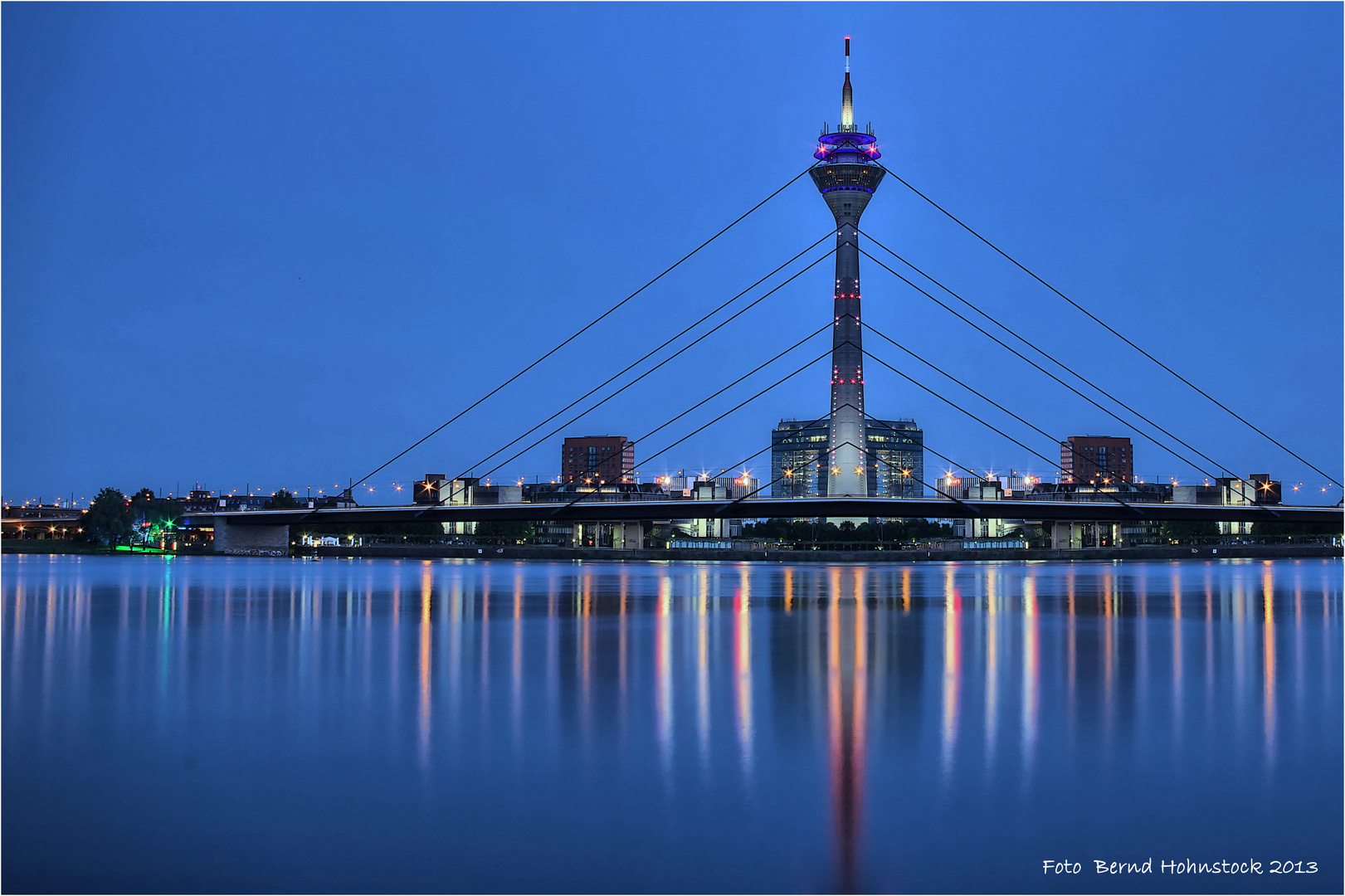 Rheinkniebrücke einmal anders .....