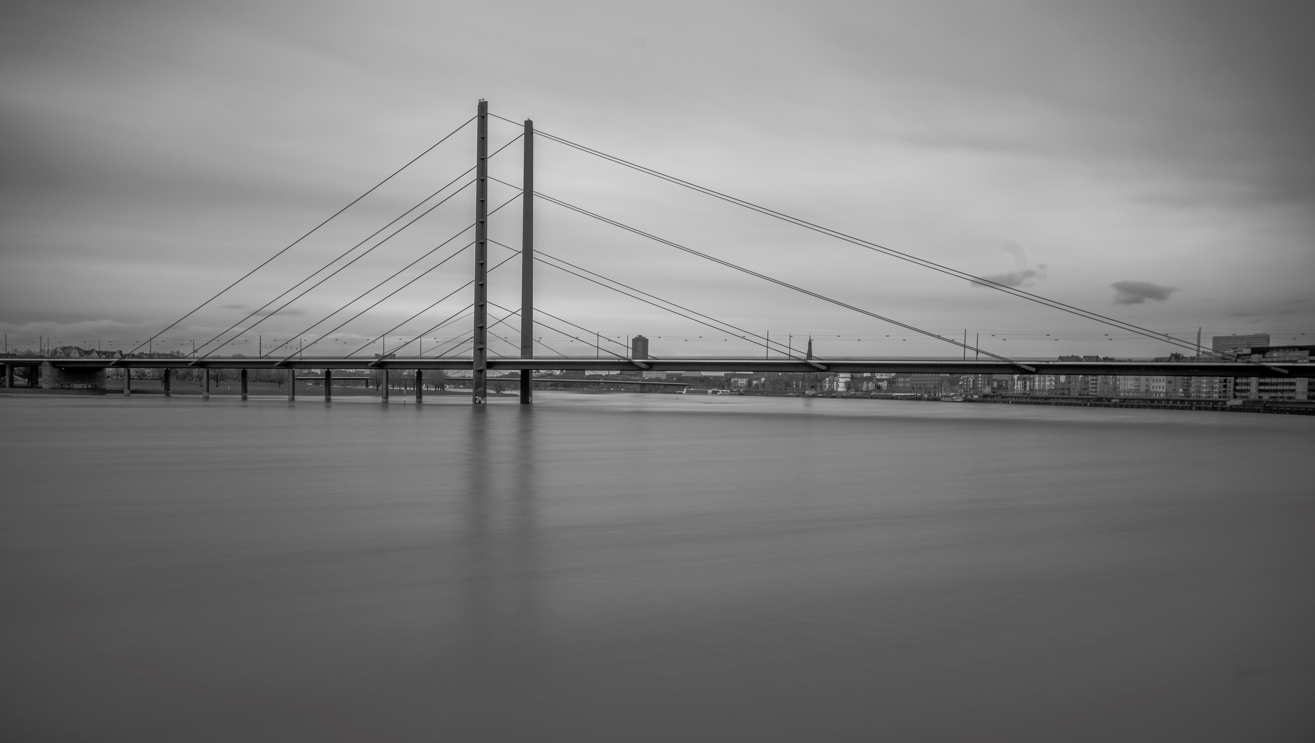 Rheinkniebrücke II - black & white - Long exposure - Düsseldorf 2020