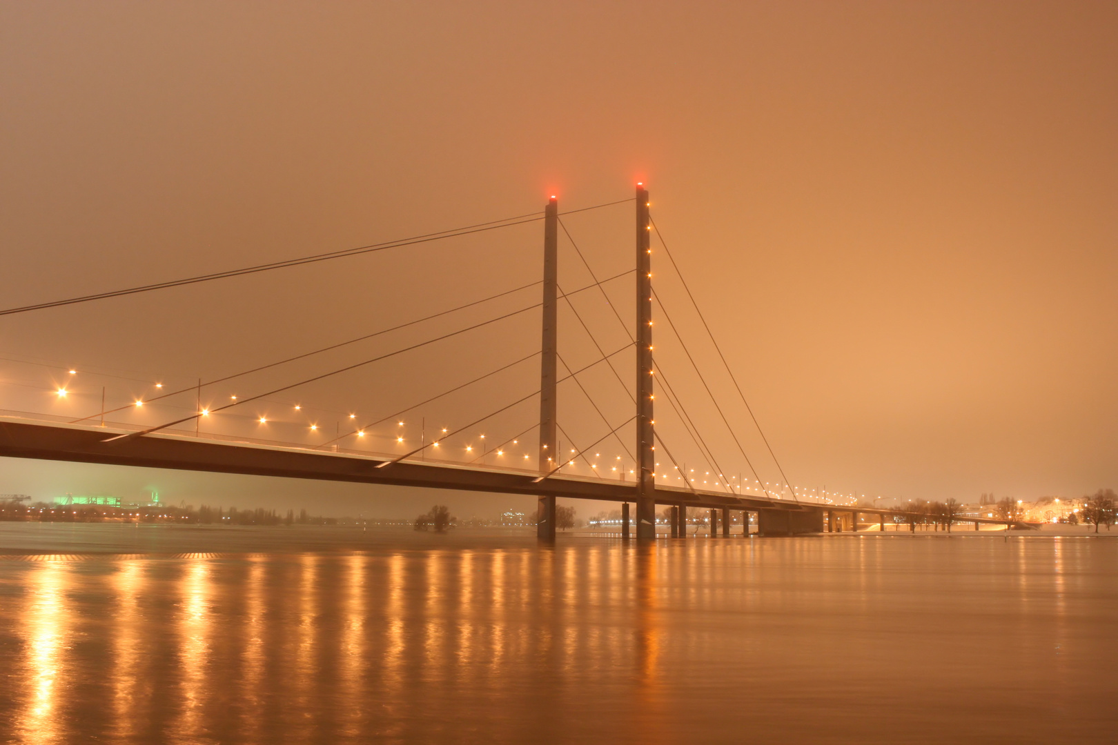 Rheinkniebrücke im Winter