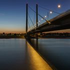 Rheinkniebrücke in Düsseldorf 